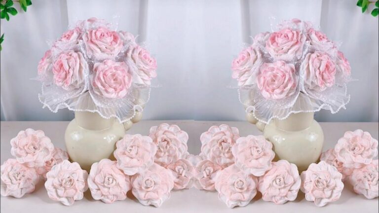 Questo semplice gesto trasforma la carta velina in rose straordinarie…