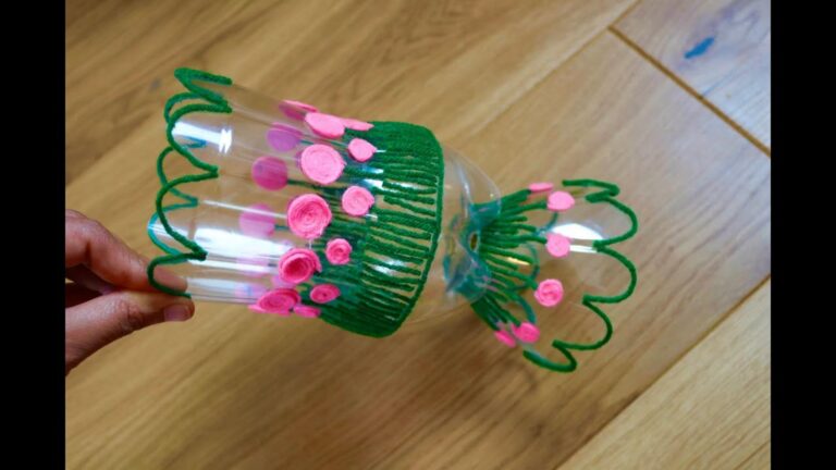Questo semplice gesto trasforma bottiglie di plastica in vasi da fiori spettacolari…